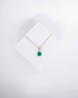 Long chain necklace with green jadeite - GG Unique