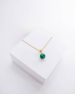 Long chain necklace with green jadeite - GG Unique