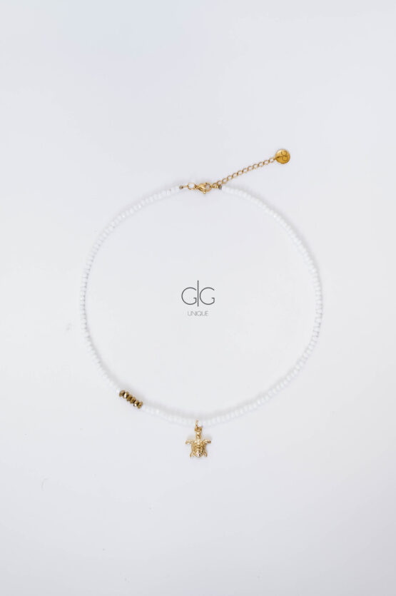 White necklace with gold turtle - GG Unique