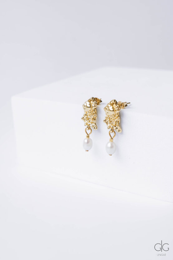 Exclusive gold earrings with small pearls - GG Unique