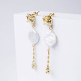 Exclusive long earrings with Keshi pearls - GG Unique