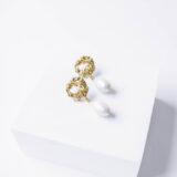 Exclusive round gold earrings with pearls - GG Unique