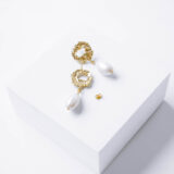 Exclusive round gold earrings with pearls - GG Unique