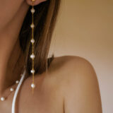 Exclusive long small pearl earrings - GG Unique