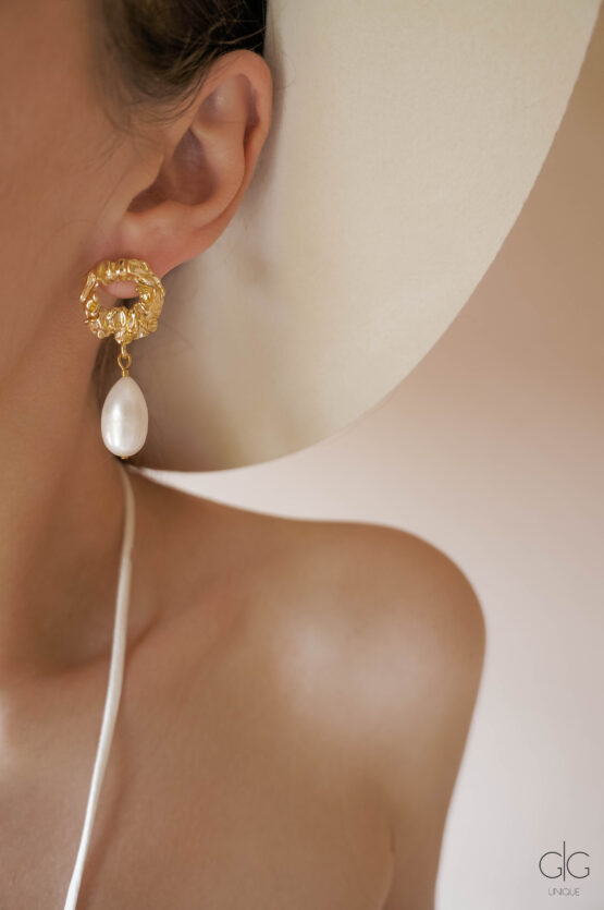 Exclusive round gold earrings with pearls - GG Unique
