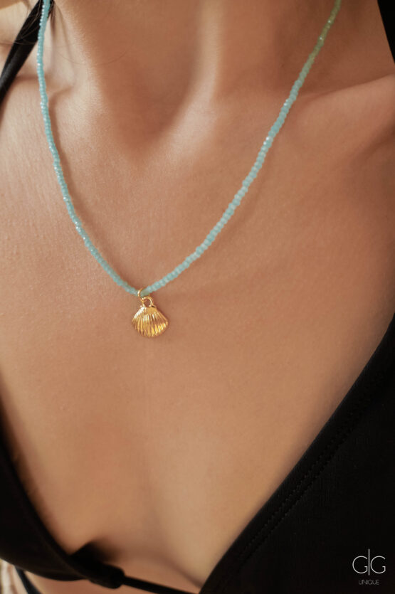 Blue necklace with gold shell - GG Unique