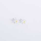 Minimal silver daisy earrings - GG Unique