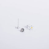 Minimal silver daisy earrings - GG Unique