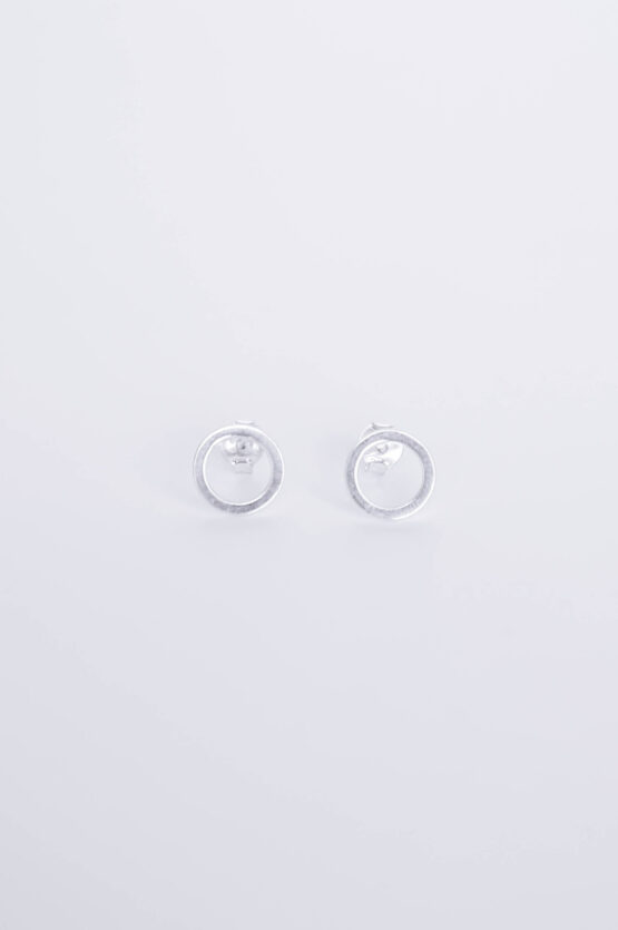 Minimal silver circle earrings - GG Unique
