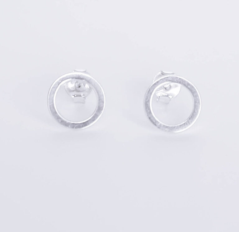 Minimal silver circle earrings - GG Unique