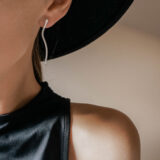 Minimal silver long wavy earrings - GG Unique