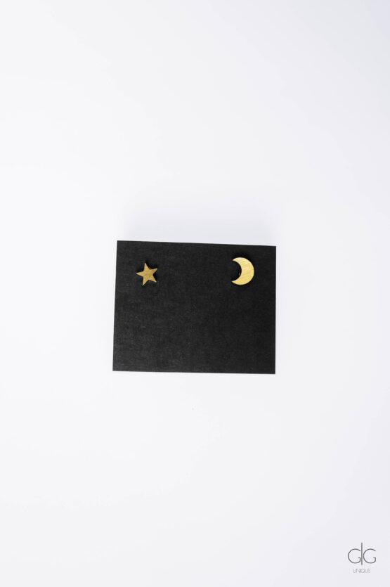 MINIMAL STAR AND MOON EARRINGS IN GOLD