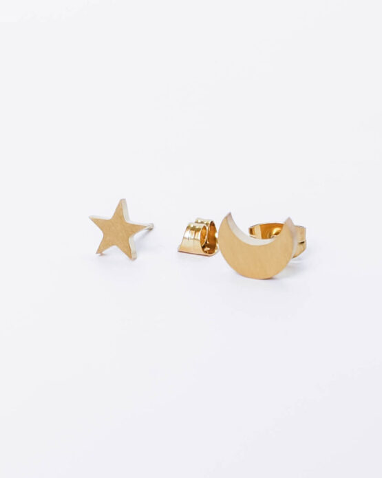 MINIMAL STAR AND MOON EARRINGS IN GOLD