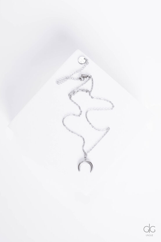 Minimal moon chain necklace in silver - GG Unique