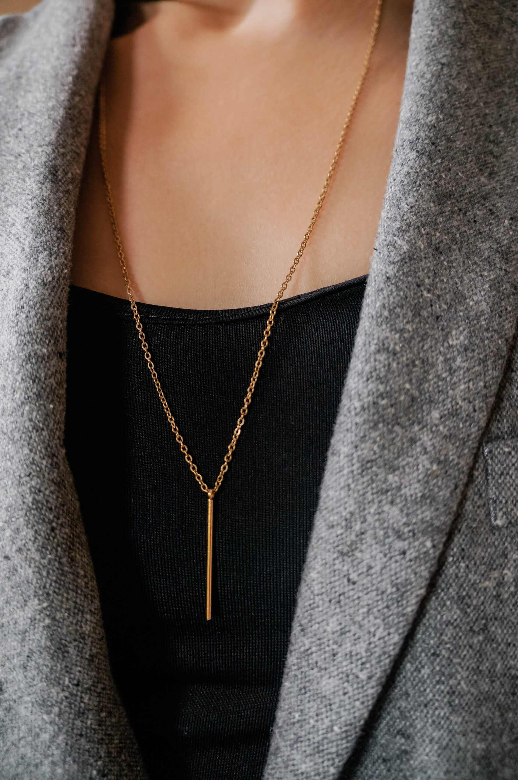 Unisex long chain necklace in gold