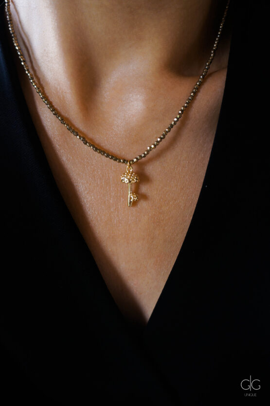 Fungi hematite stone necklace in gold