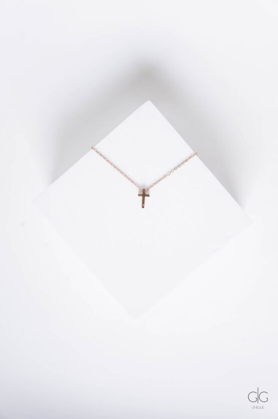 Cross necklace in rose gold