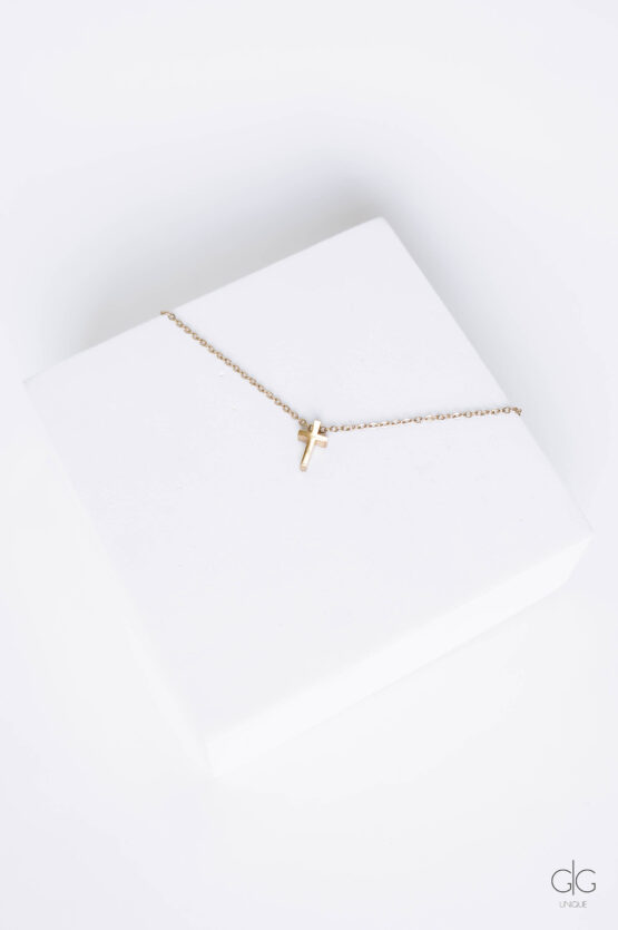 Cross necklace in gold