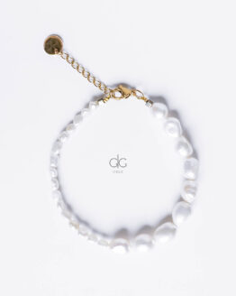 Exclusive different pearl sizes bracelet