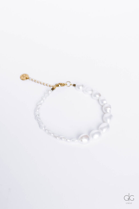 Exclusive different pearl sizes bracelet