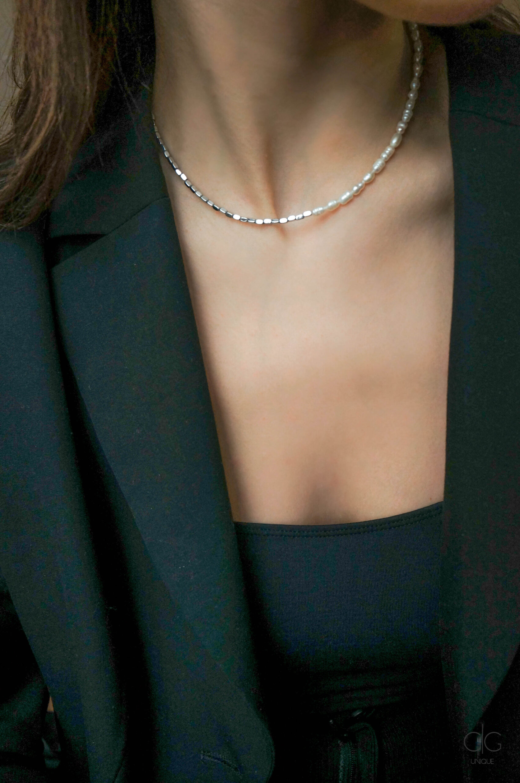 Half pearl half hematite necklace in silver
