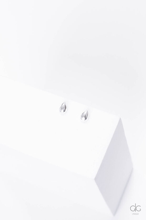 Minimalistiniai lašo formos sidabriniai auskarai