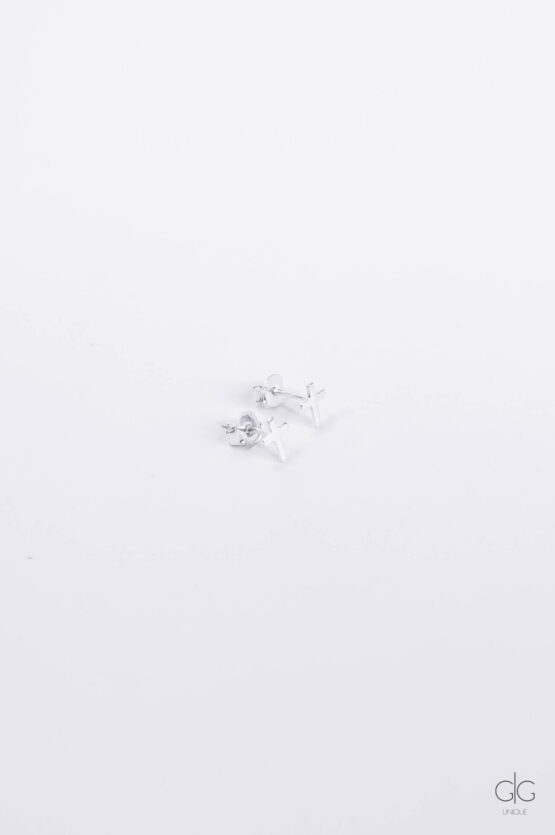 Minimalistiniai sidabriniai kryžiukai auskarai