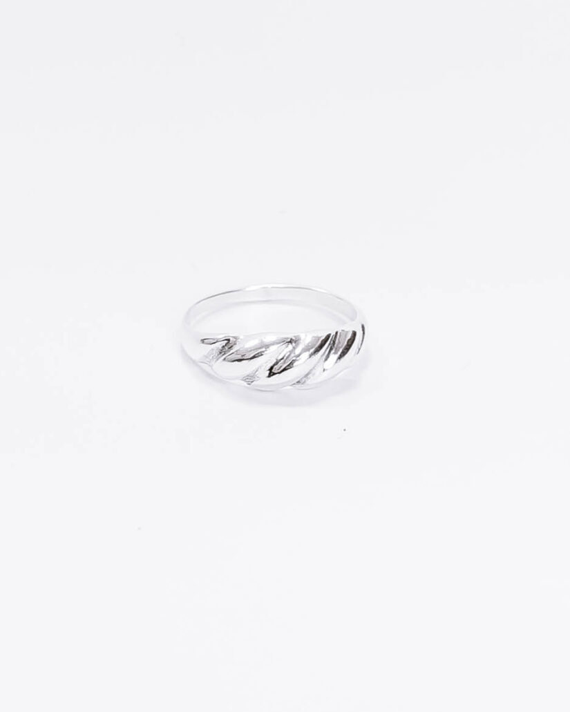 Trendy silver ring