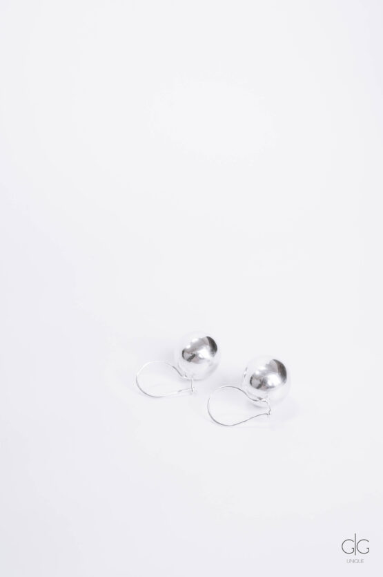 Unique round form silver earrings