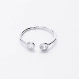 Adjustable silver ring with zircon