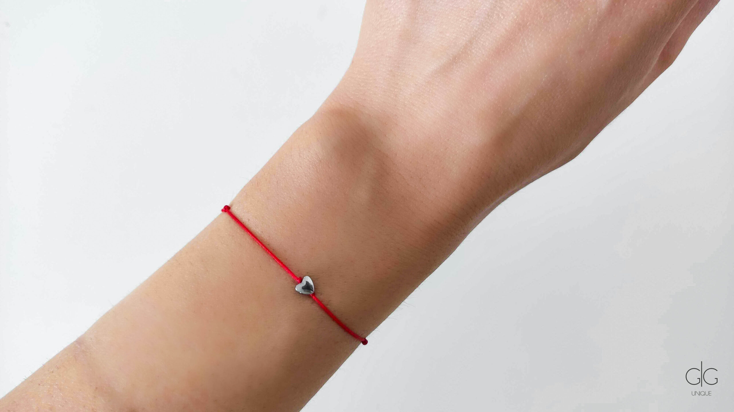 Red string with heart in silver
