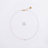Delicate pearl necklace with gold detail - gg unique