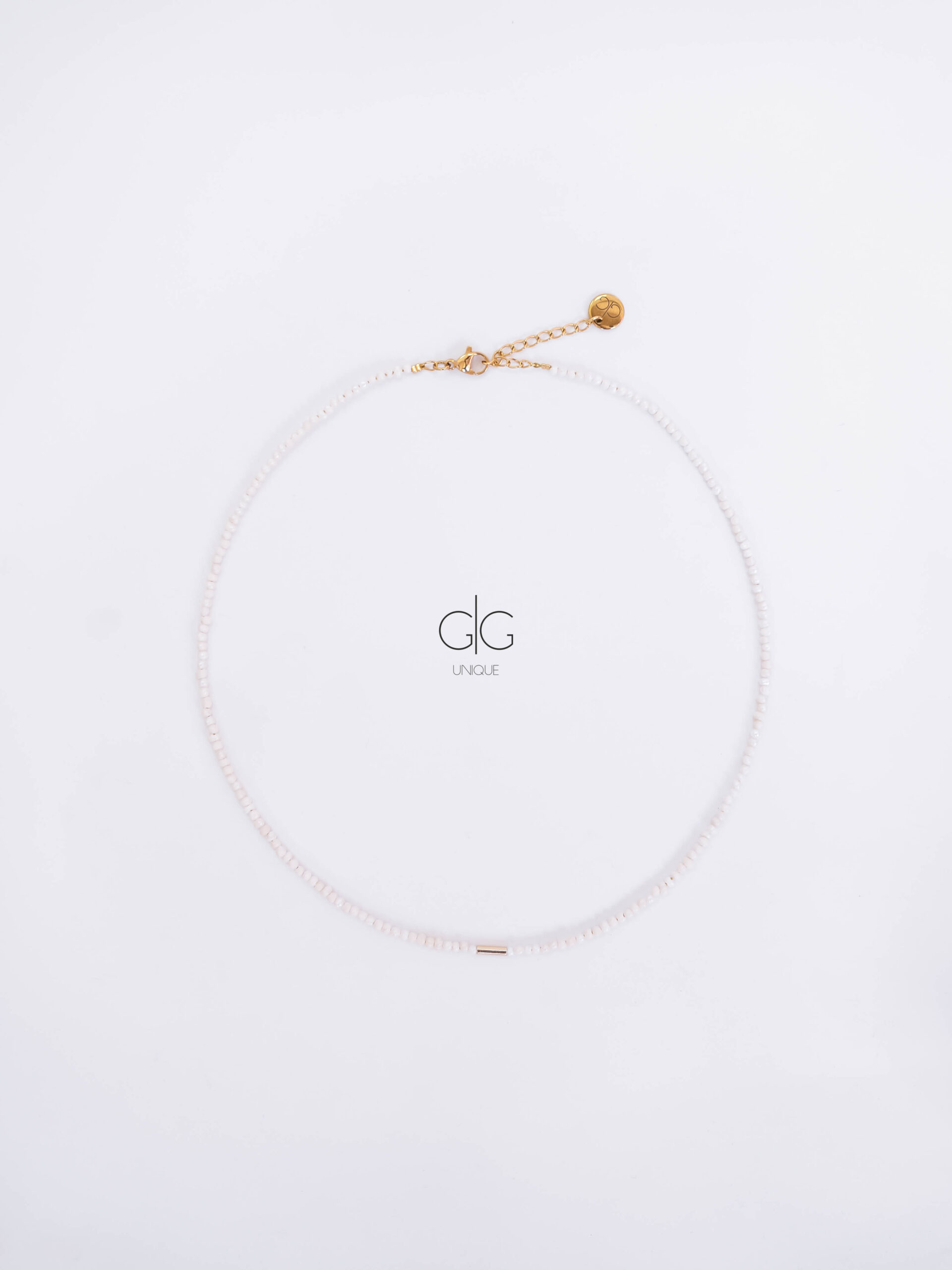 Delicate pearl necklace with gold detail - gg unique