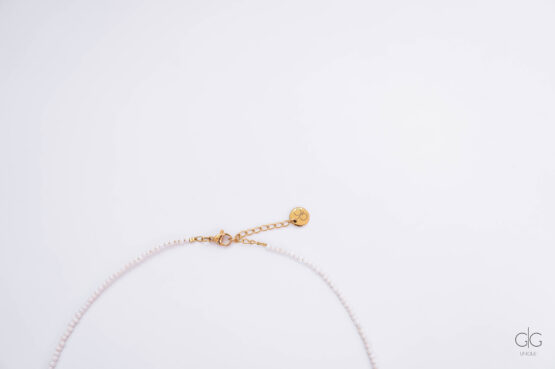 Delicate pearl necklace with gold detail - gg unique