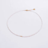 Delicate pearl necklace with gold detail - gg unique