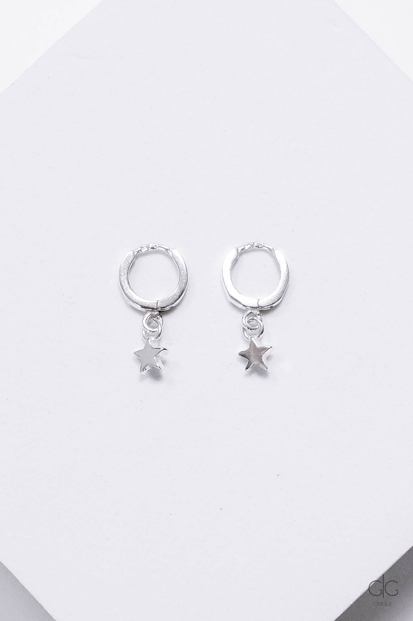 Mini hoop earrings with stars - GG UNIQUE