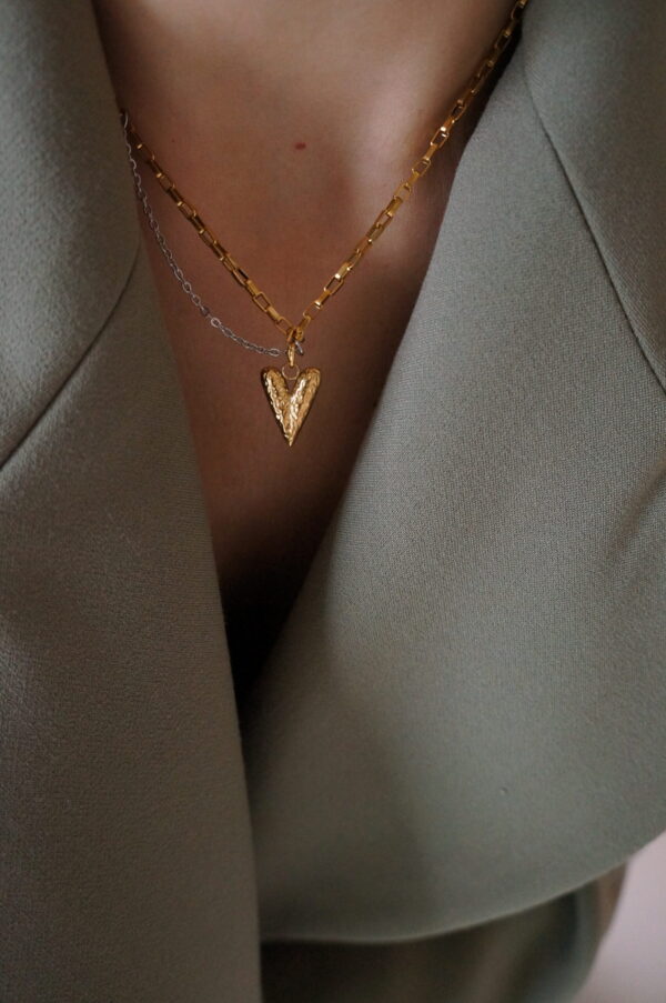GG UNIQUE heart necklace