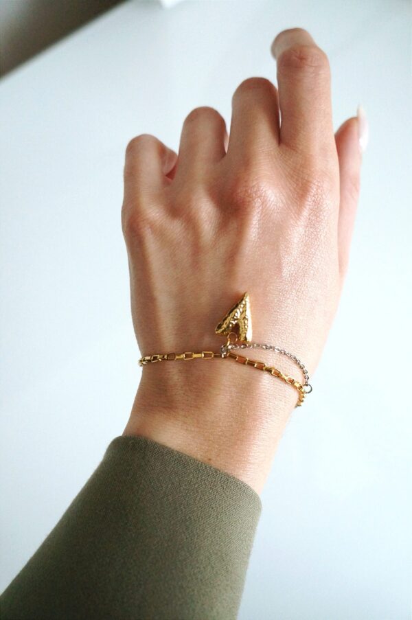 bracelet with a heart pendant