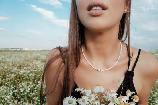 White crystal necklace with freshwater pearl – GG UNIQUE