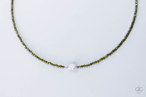 Green zircon necklace with hematite and freshwater pearl – GG UNIQUE