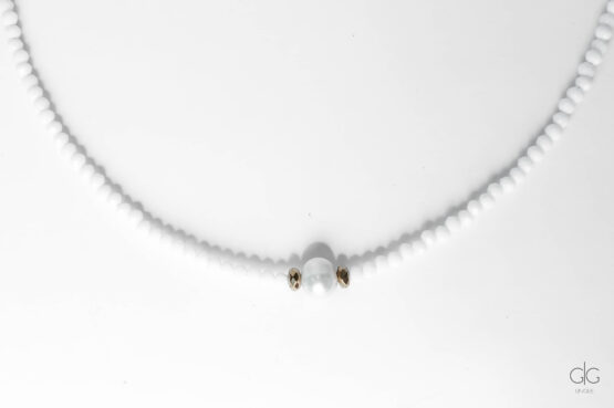 White crystal necklace with freshwater pearl – GG UNIQUE