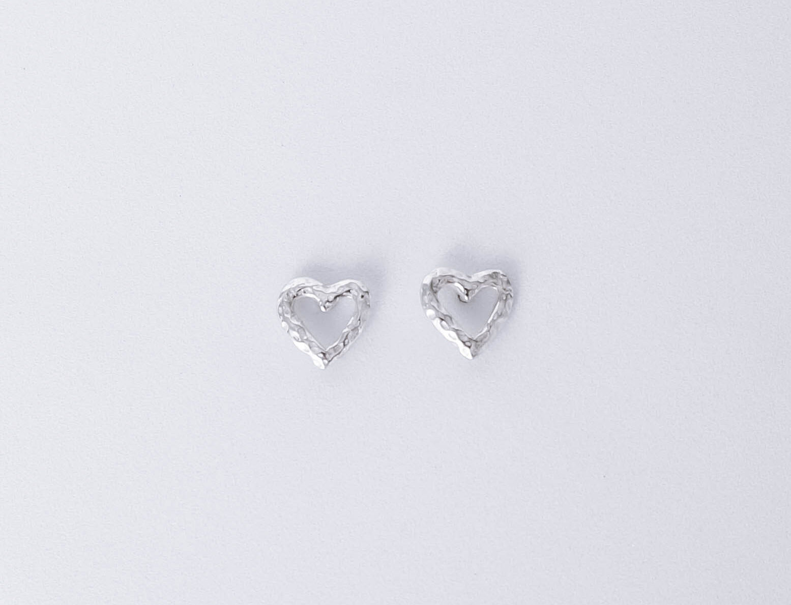 Minimal Silver Heart Earrings - GG UNIQUE