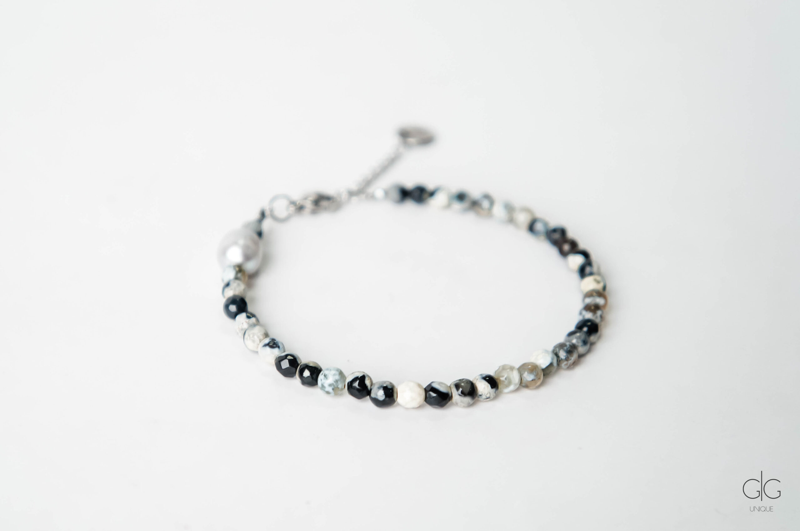 Agate stone bracelet with a freshwater pearl- GG UNIQUE