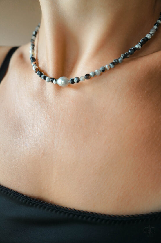 Agate stone necklace with a freshwater pearl - GG UNIQUE