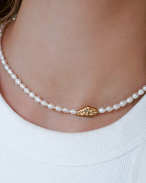 Freshwater Pearl Necklace with Asymmetrical Pendant - GG UNIQUE