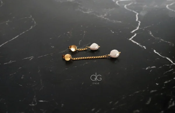 Asymetric stainless steel chain natural pearl earring - GG UNIQUE